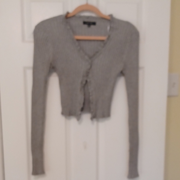 Love Tree Sz L, Cropped Gray Ribbed Cardigan with Ruffled Trim. NWOT - Picture 1 of 10
